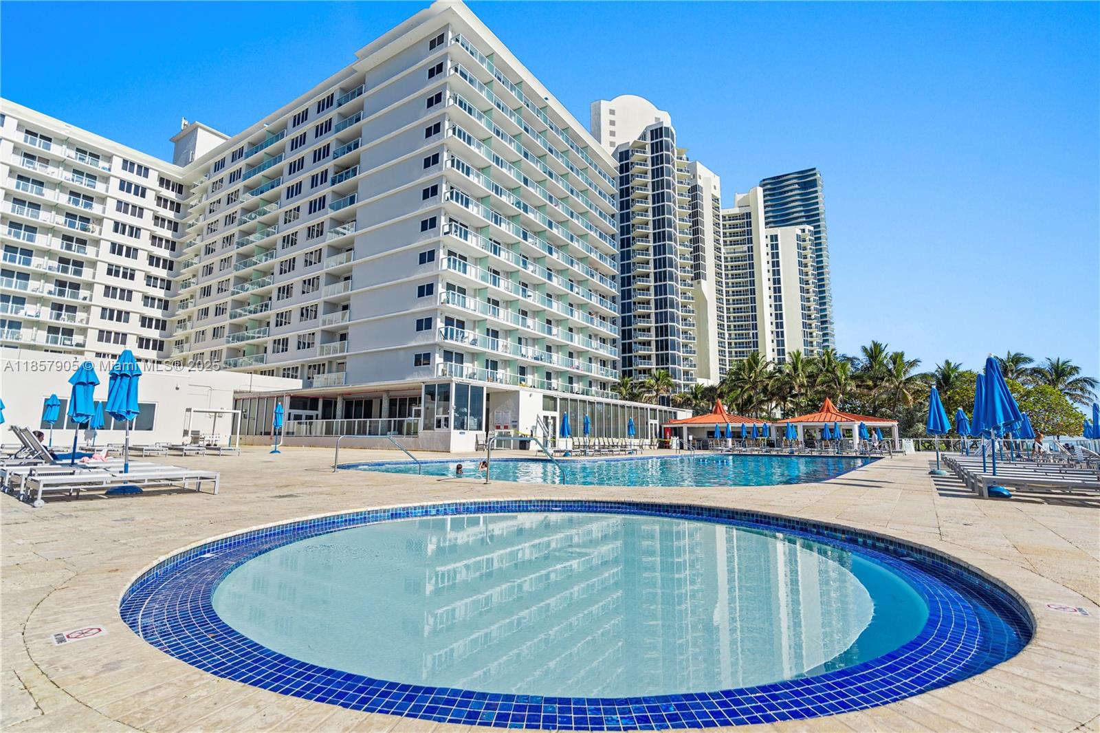 THE AVENTURA BEACH CLUB C - Residential