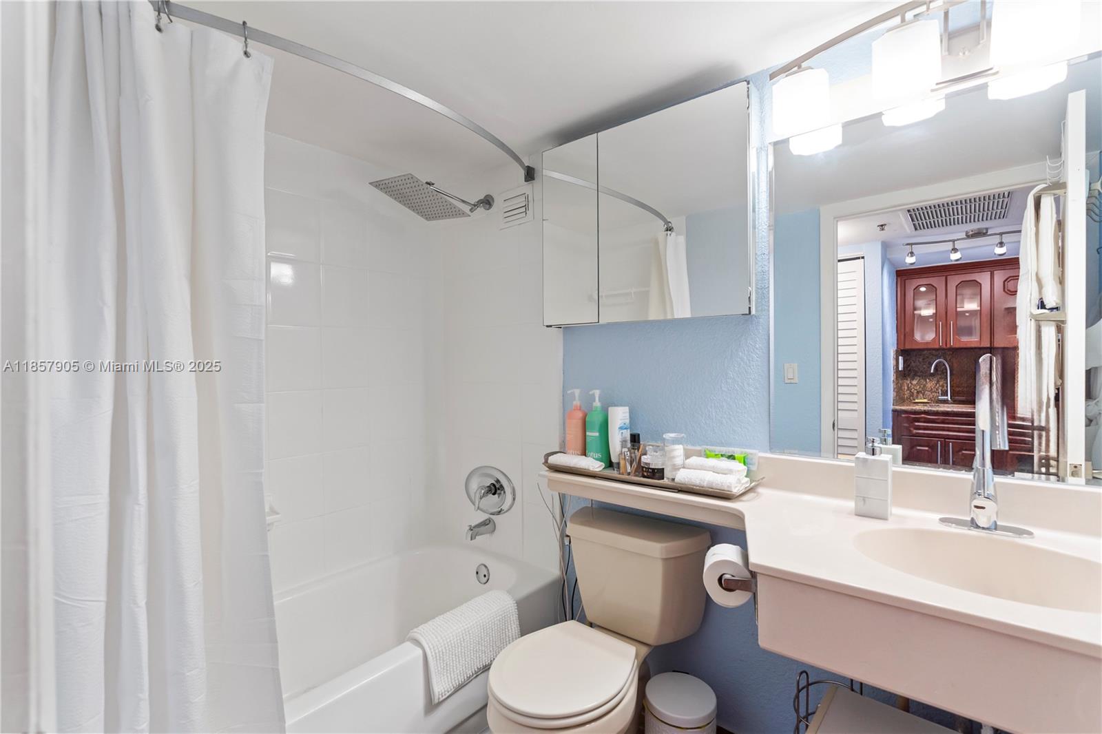 THE AVENTURA BEACH CLUB C - Residential