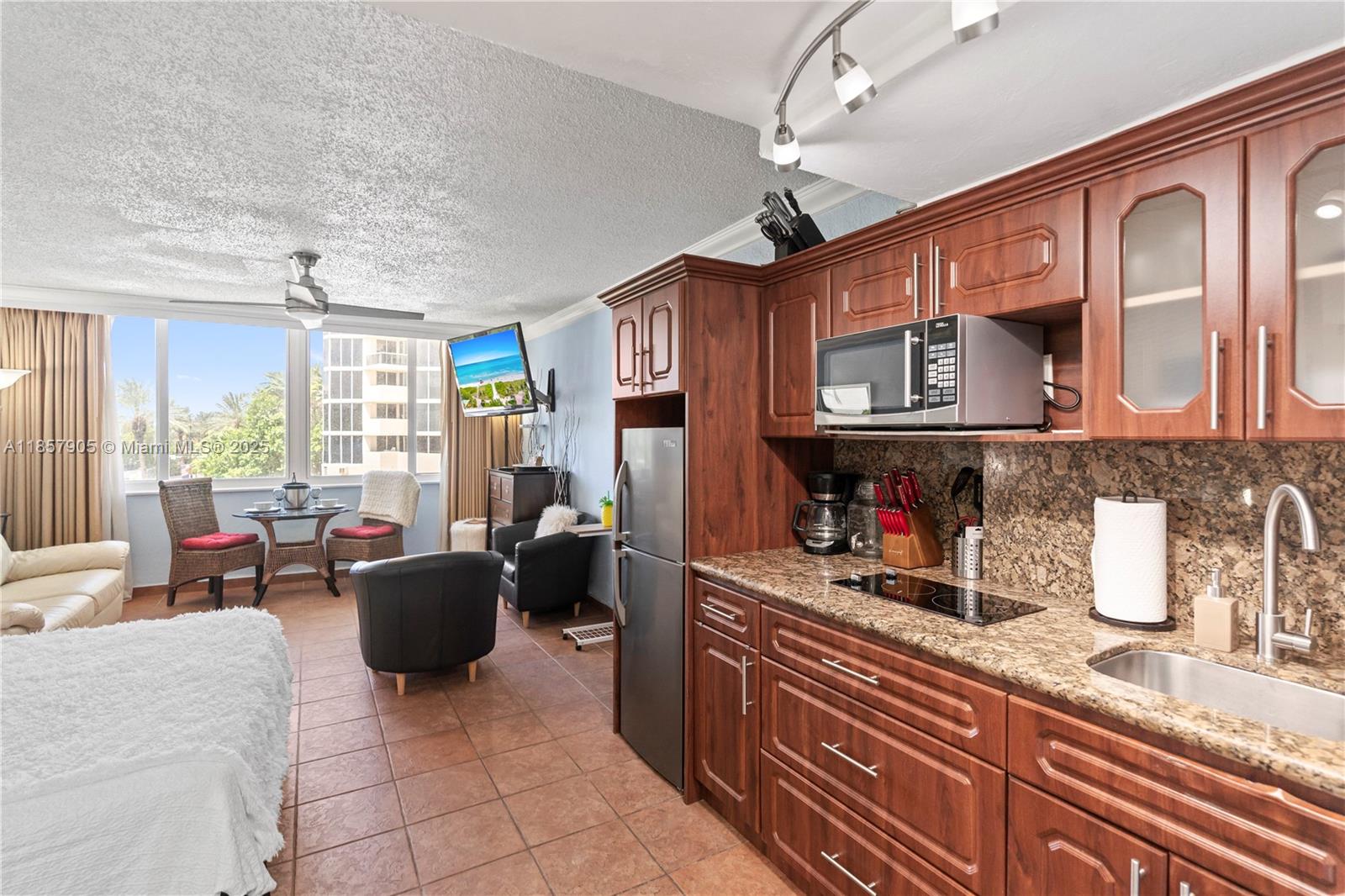 THE AVENTURA BEACH CLUB C - Residential