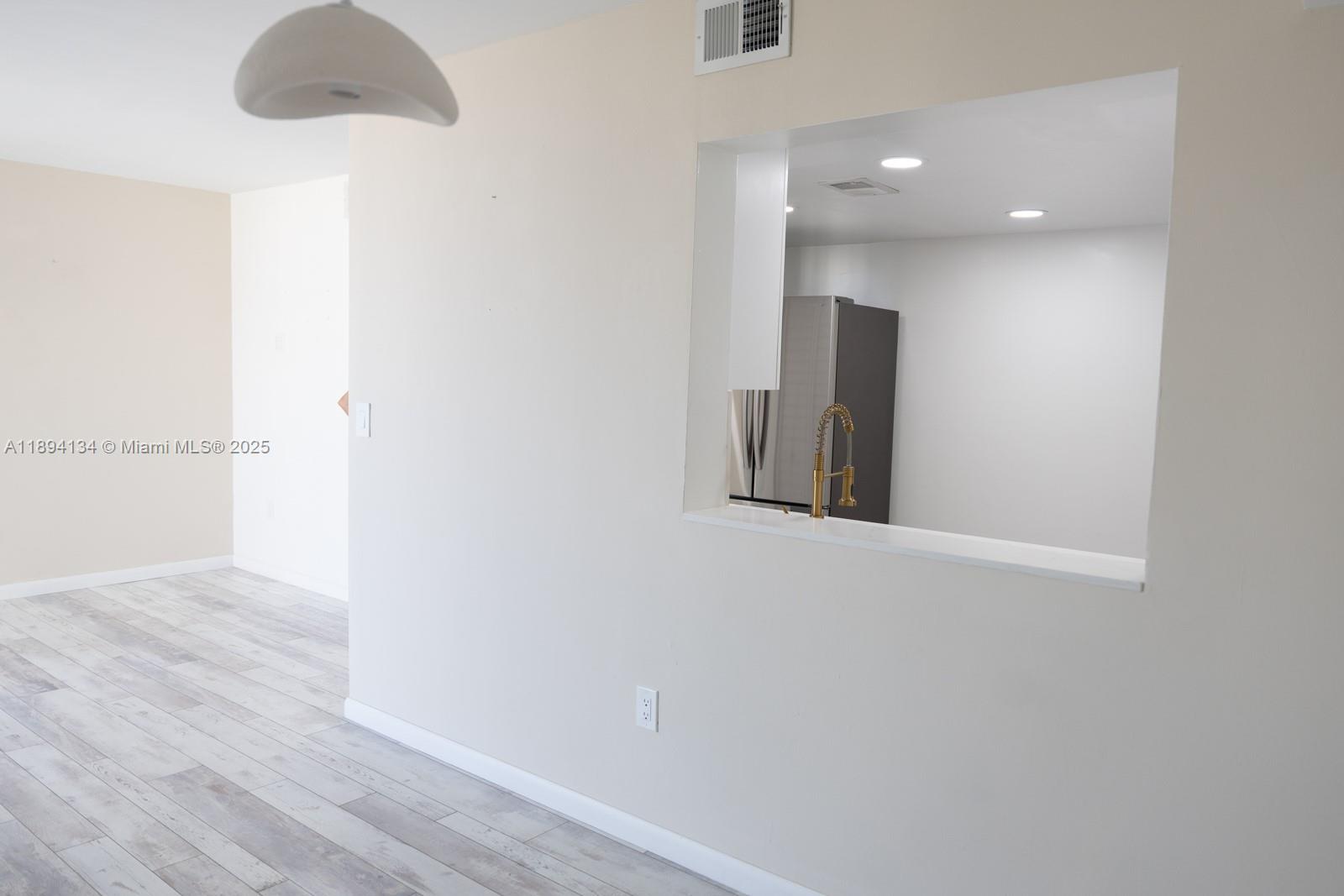 INTERNATIONAL TOWERS COND - Residential Lease
