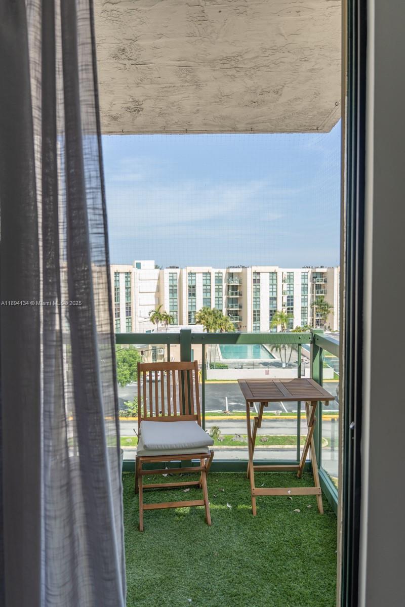INTERNATIONAL TOWERS COND - Residential Lease