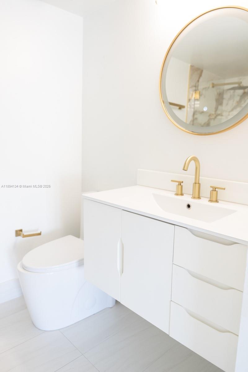 INTERNATIONAL TOWERS COND - Residential Lease