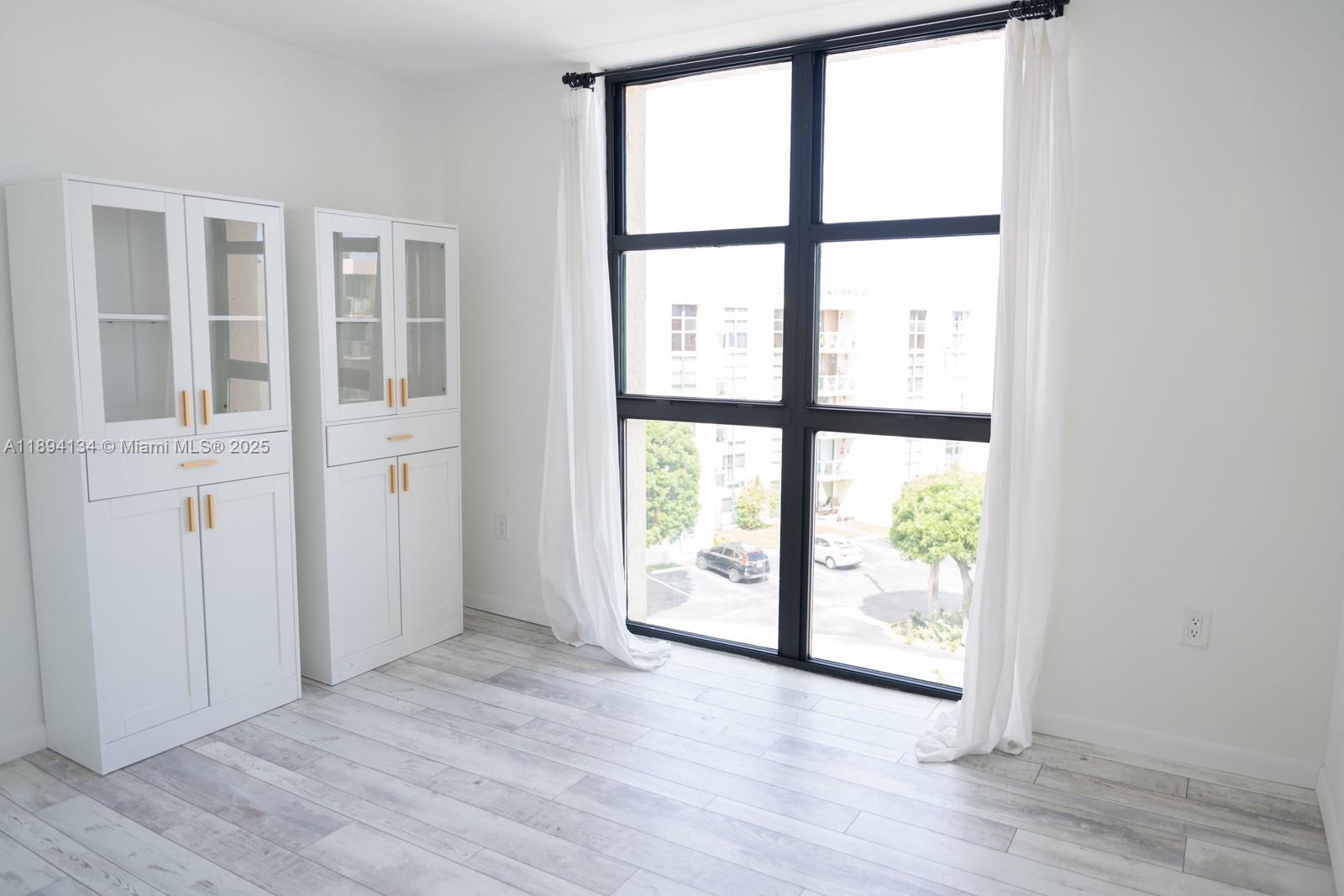 INTERNATIONAL TOWERS COND - Residential Lease