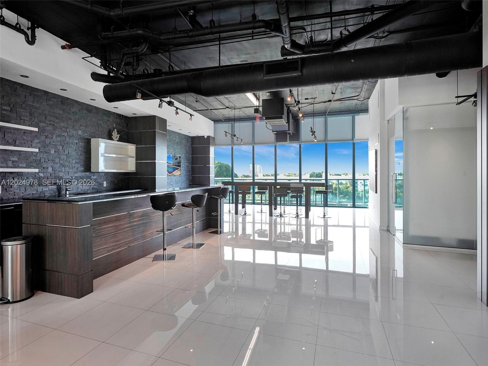 BLUE CONDO - Residential