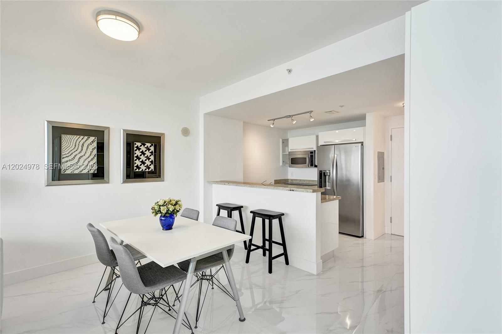 BLUE CONDO - Residential