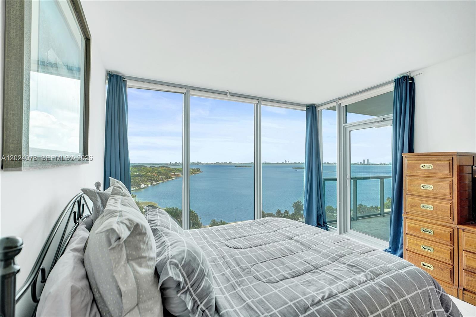 BLUE CONDO - Residential