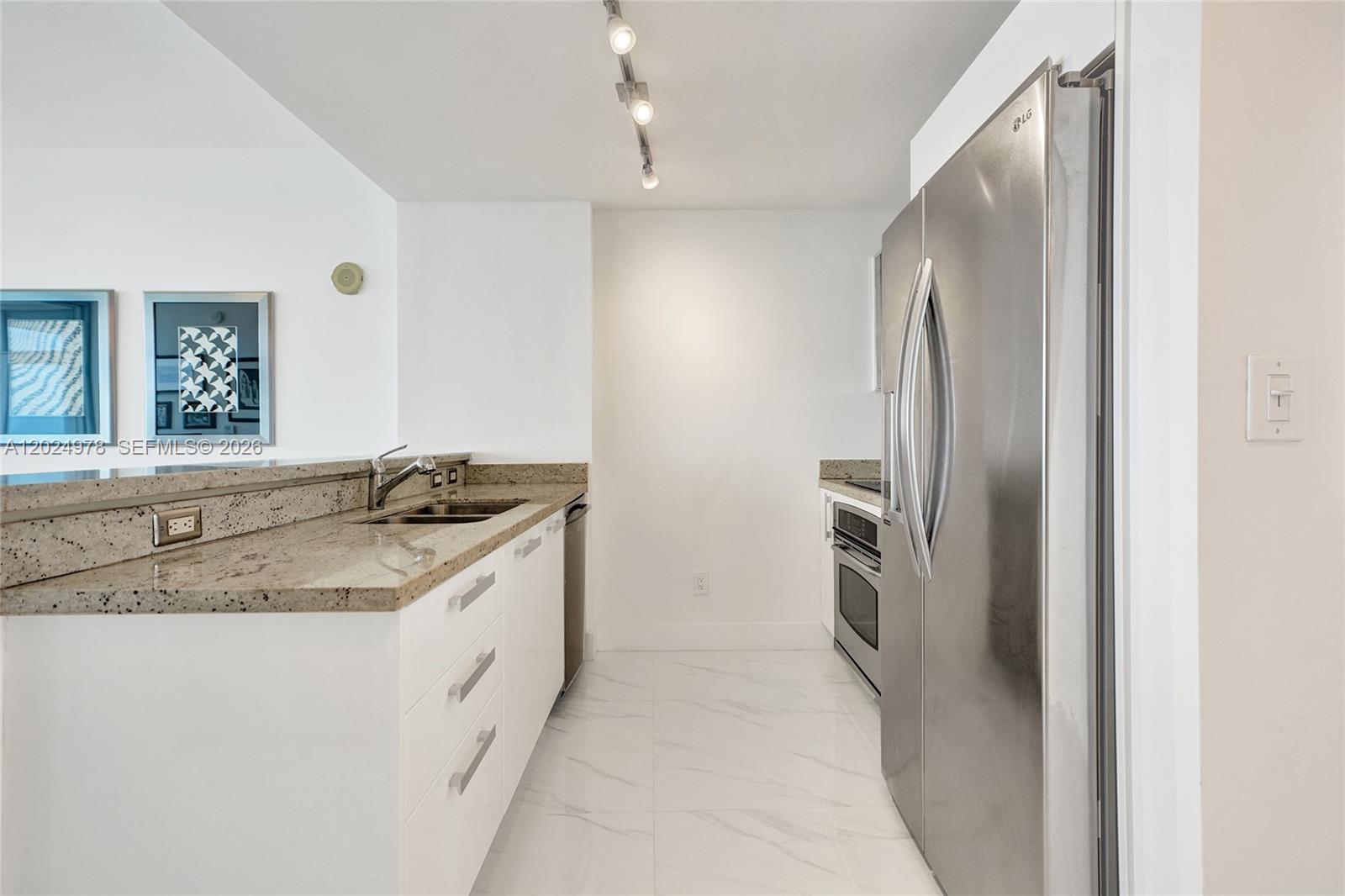 BLUE CONDO - Residential