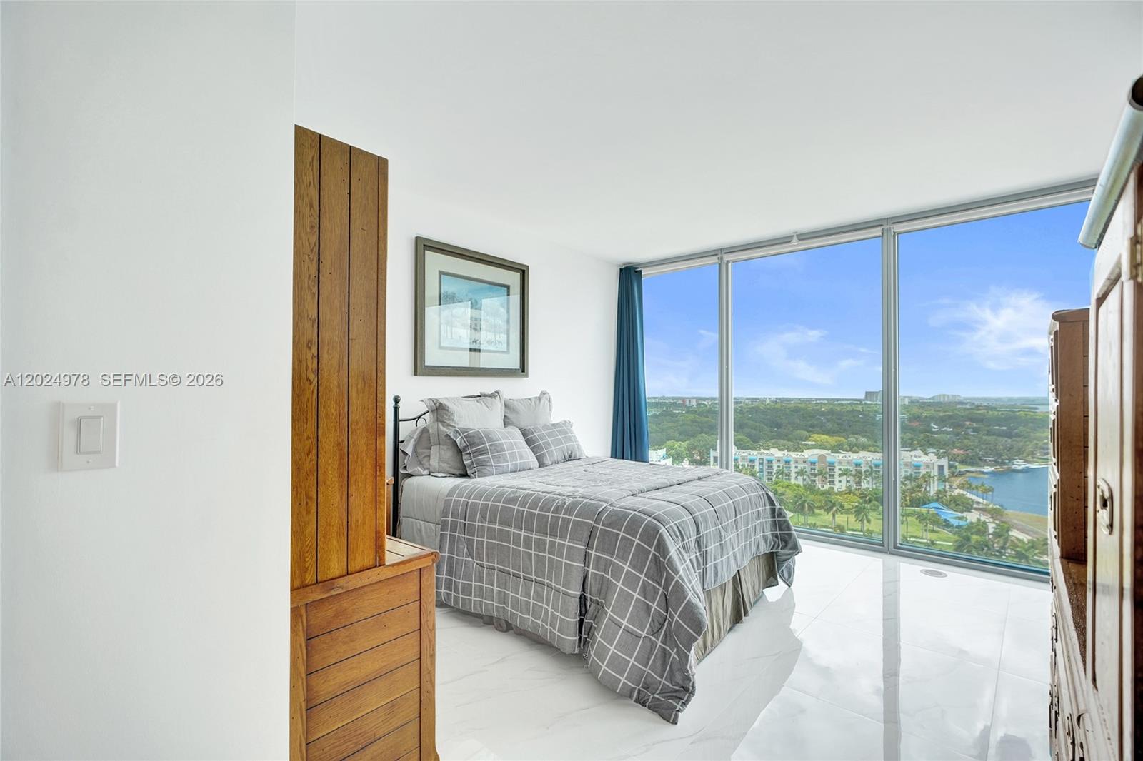 BLUE CONDO - Residential