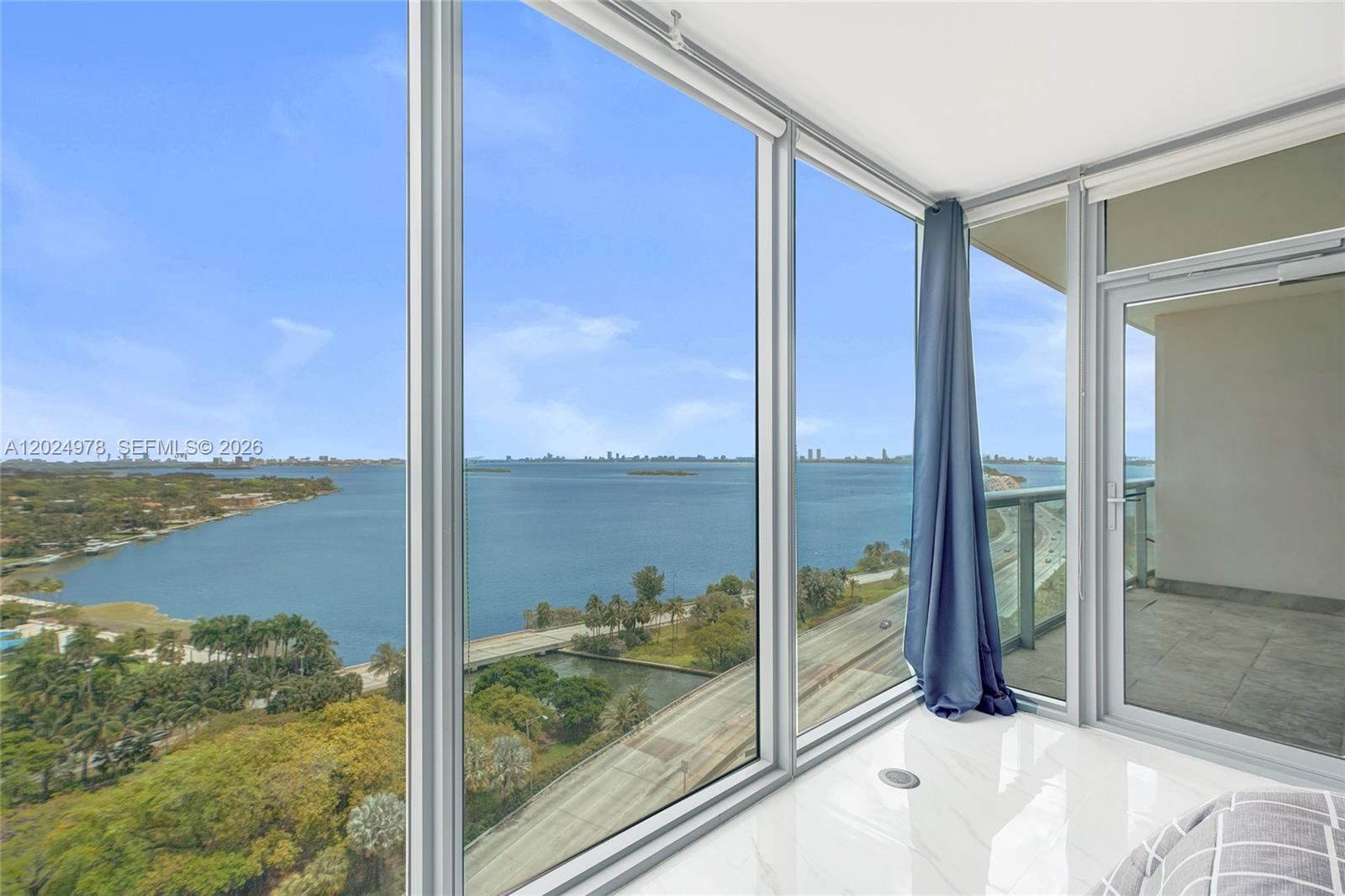 BLUE CONDO - Residential
