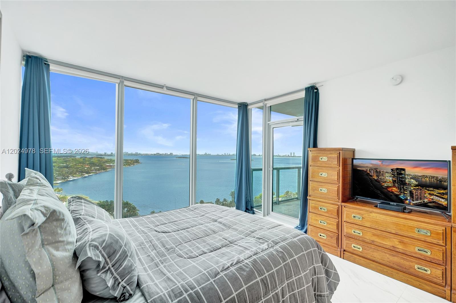 BLUE CONDO - Residential