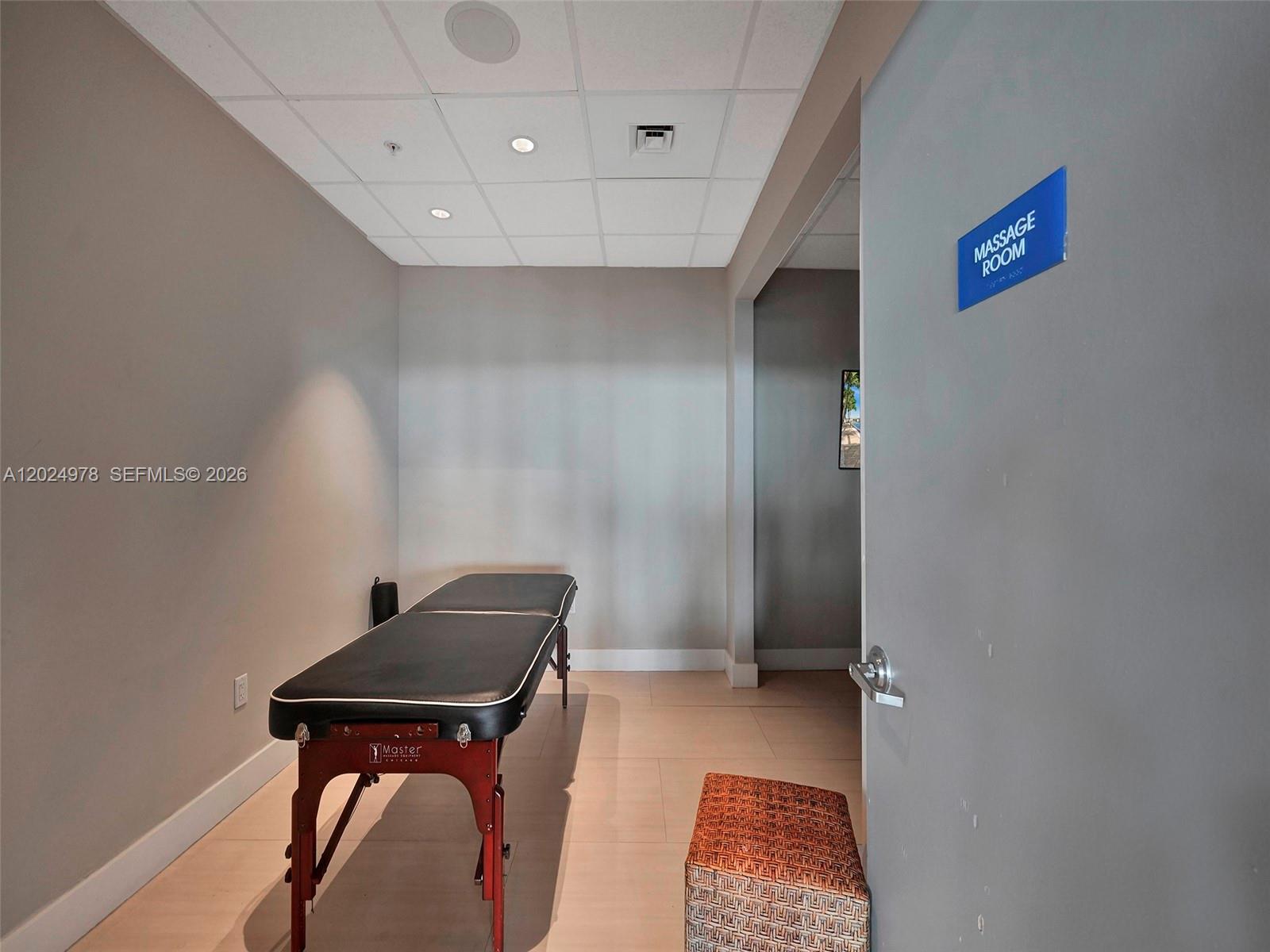 BLUE CONDO - Residential