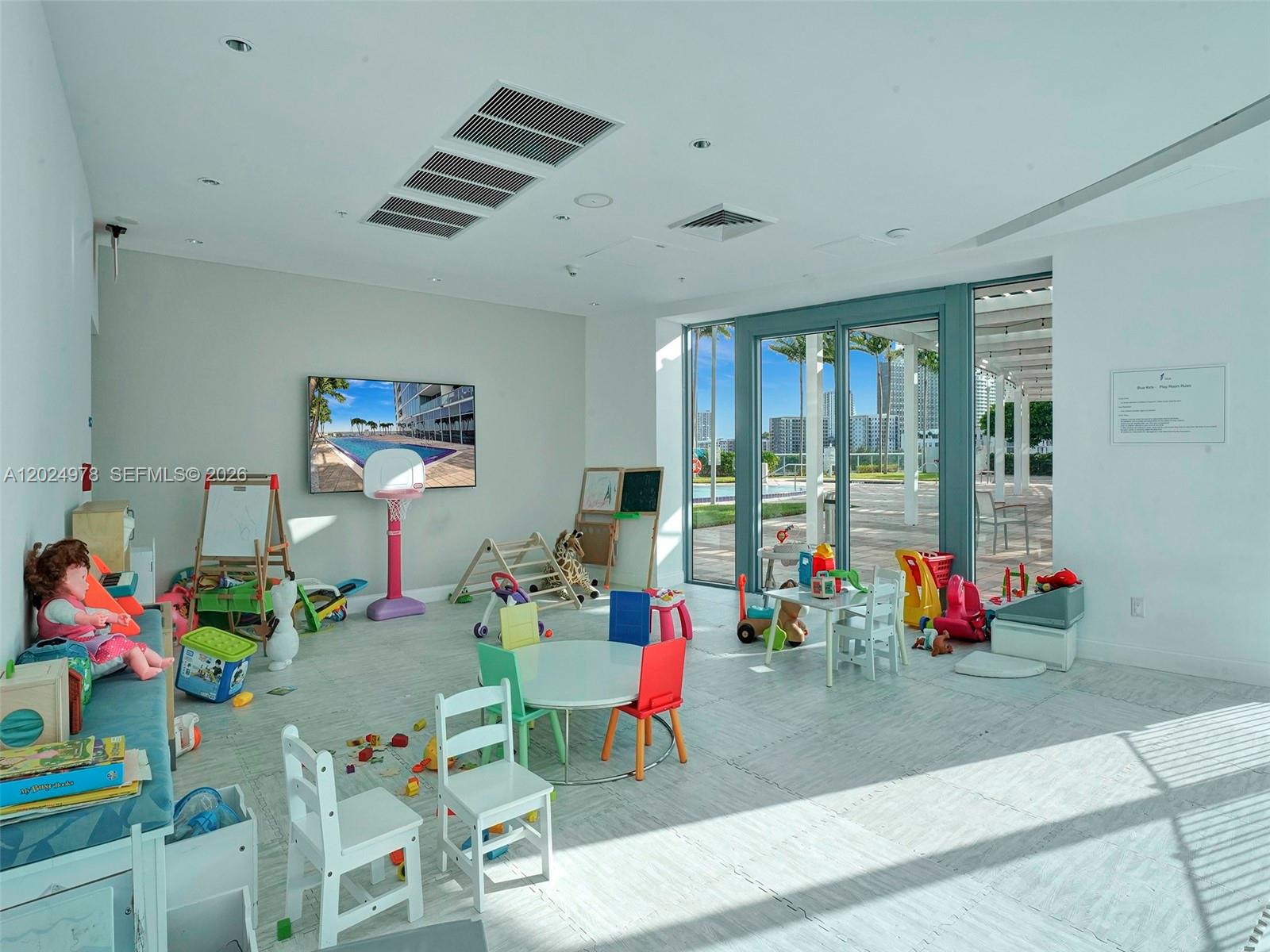 BLUE CONDO - Residential