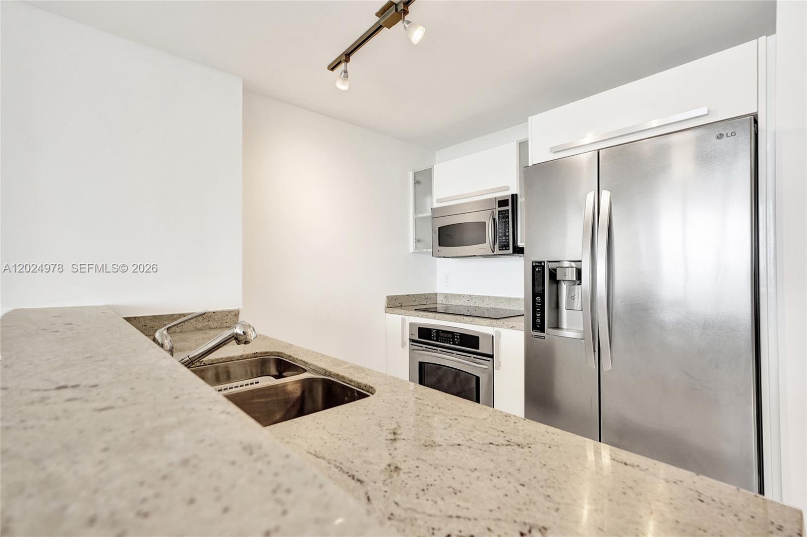 BLUE CONDO - Residential