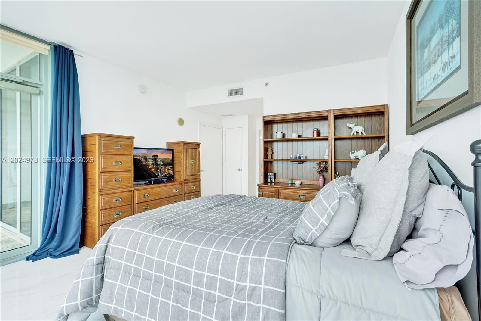 BLUE CONDO - Residential