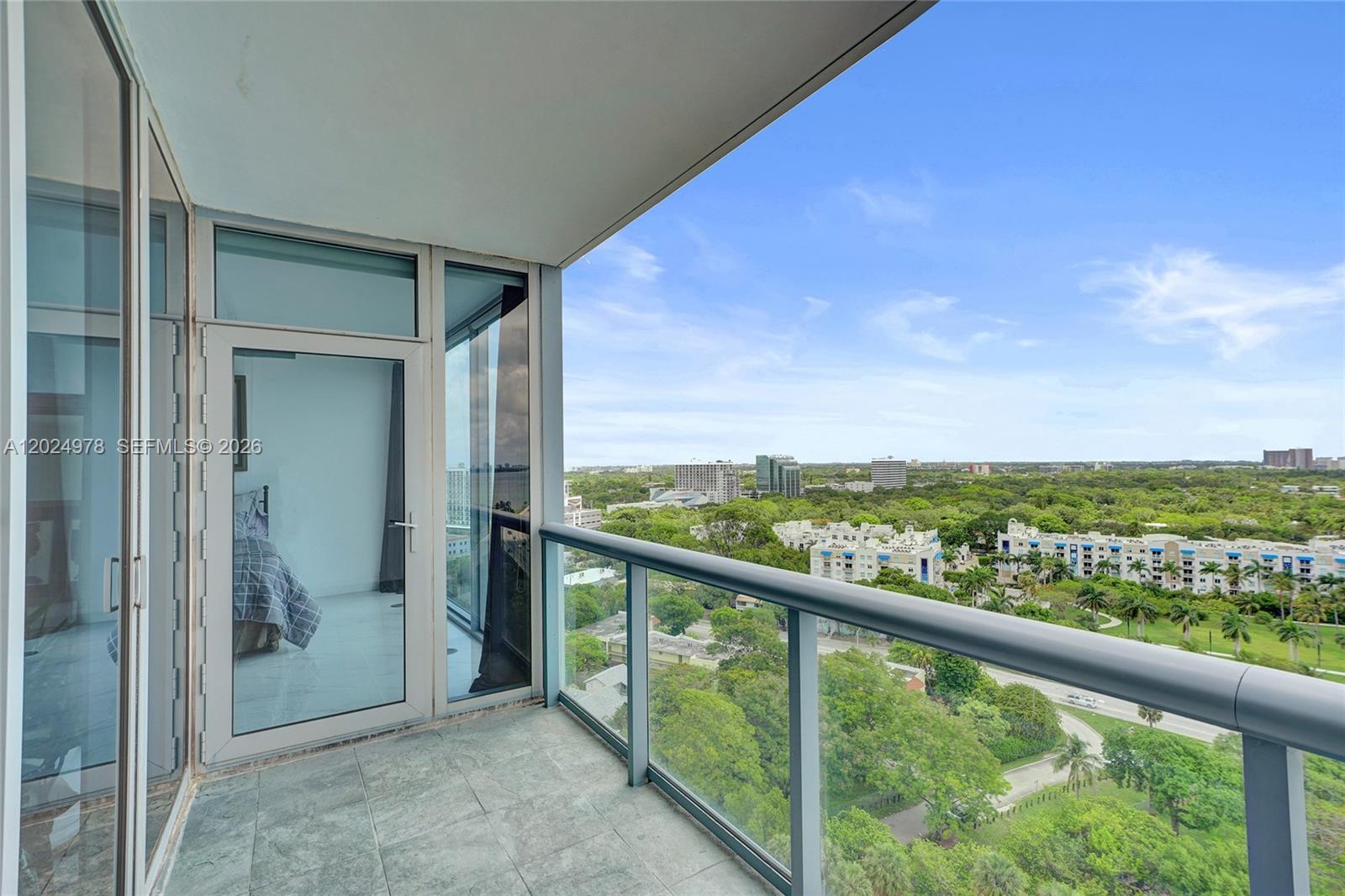 BLUE CONDO - Residential