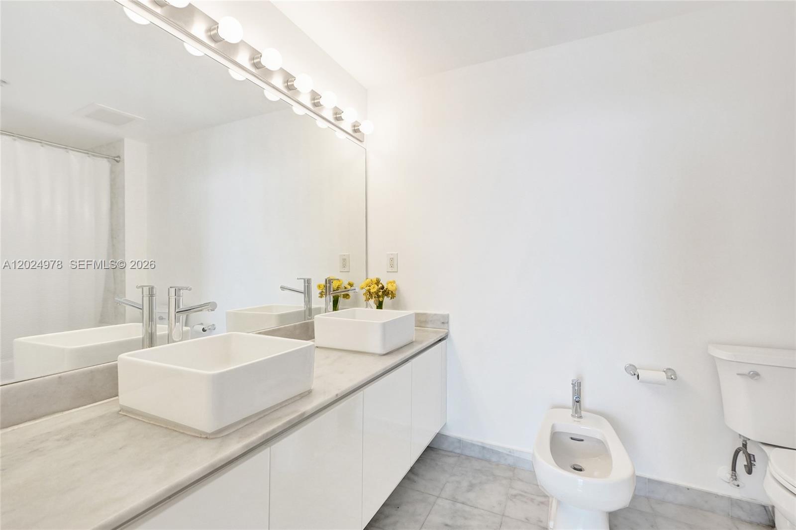 BLUE CONDO - Residential