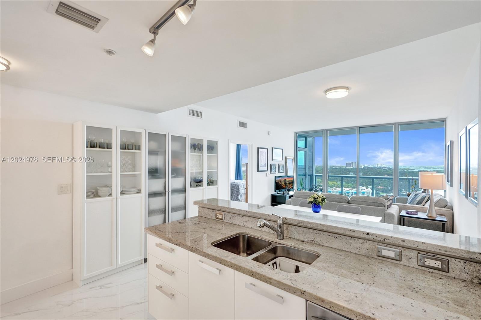 BLUE CONDO - Residential