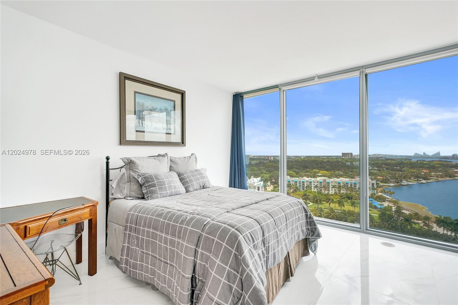 BLUE CONDO - Residential