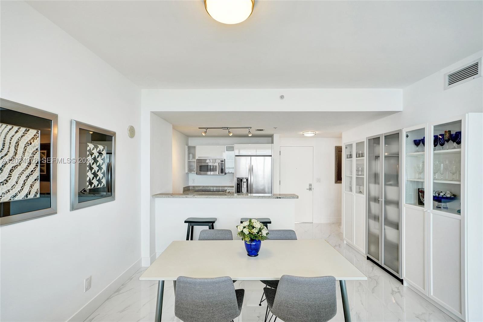 BLUE CONDO - Residential