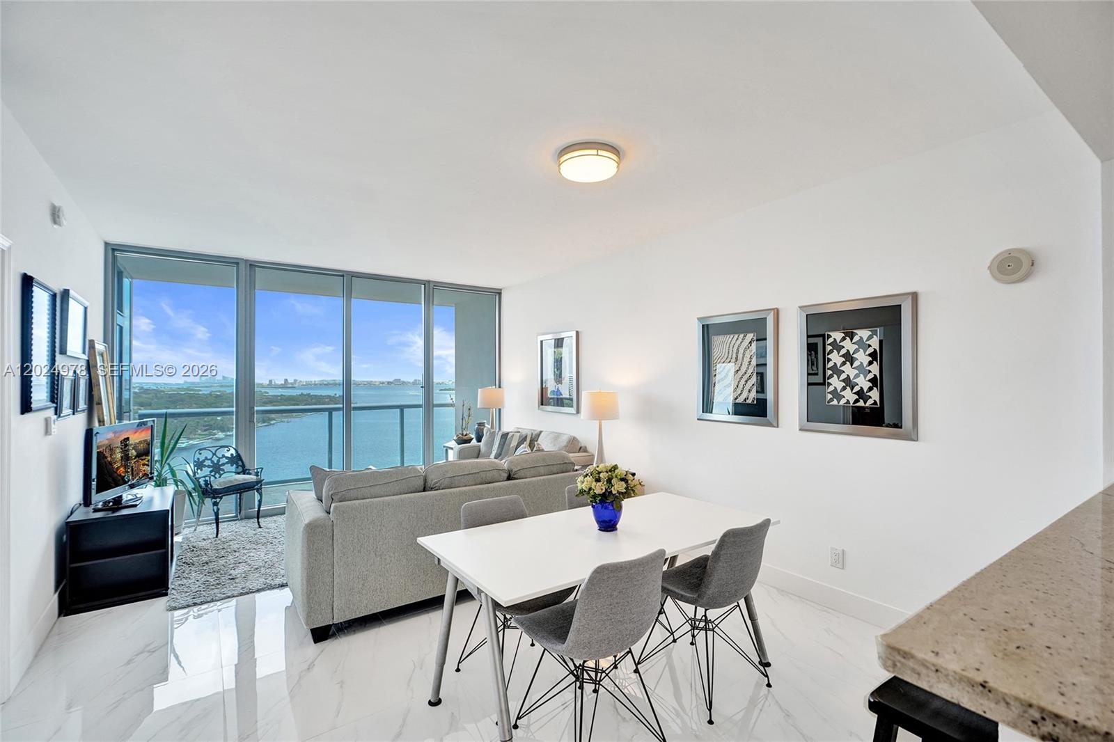BLUE CONDO - Residential