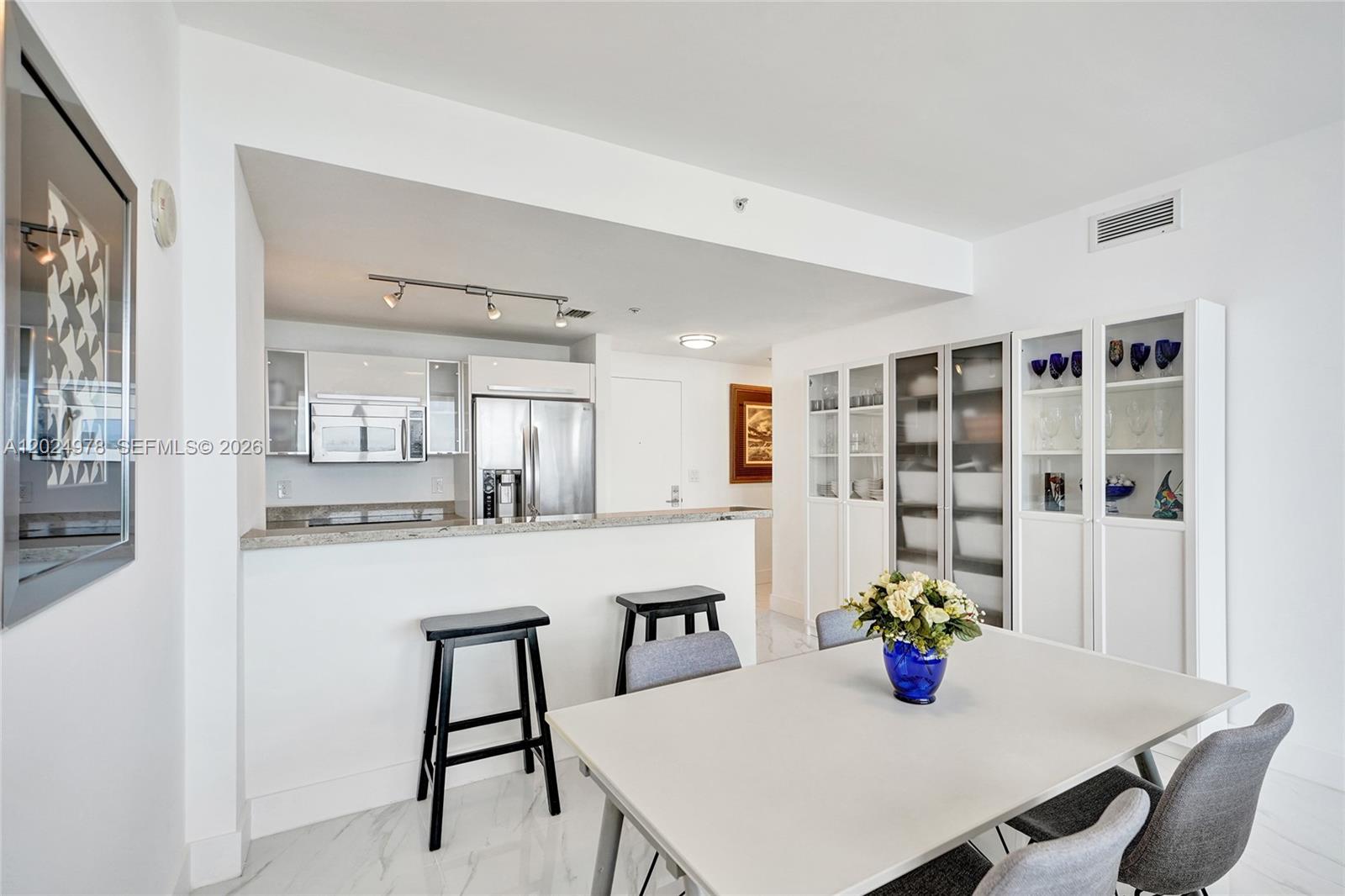 BLUE CONDO - Residential