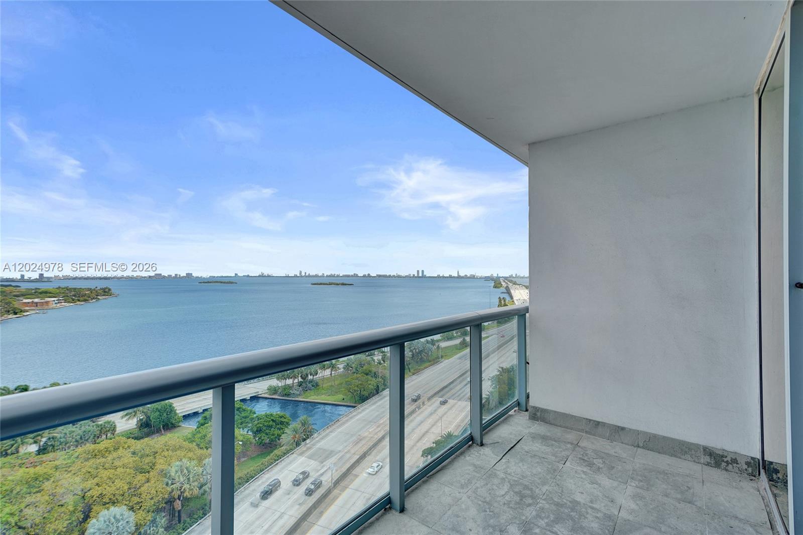 BLUE CONDO - Residential