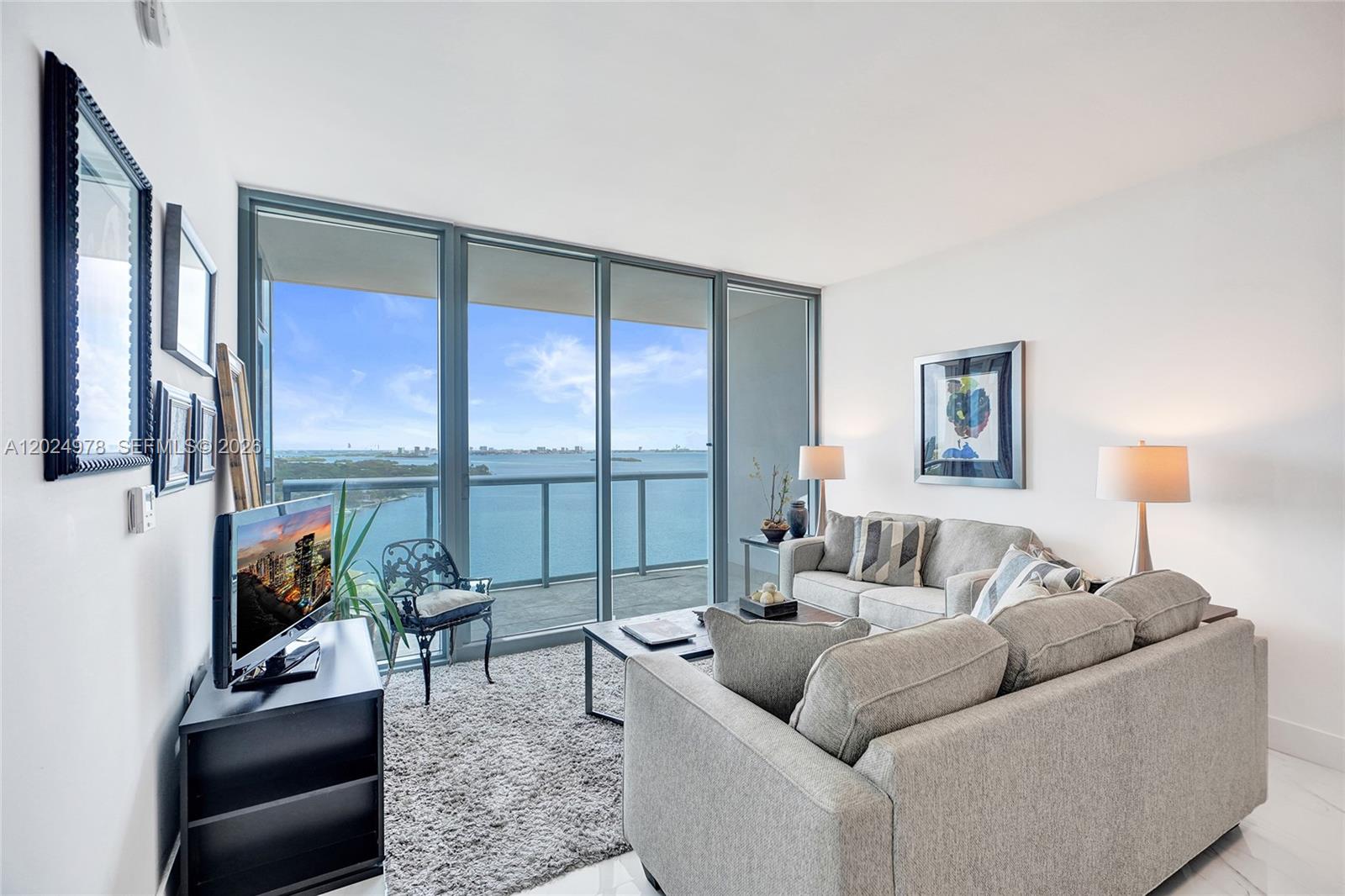 BLUE CONDO - Residential