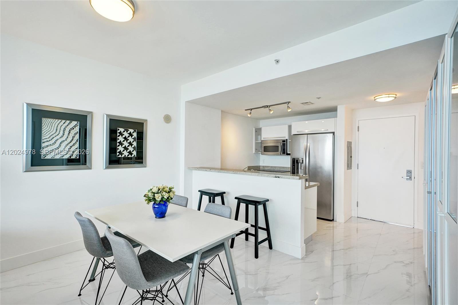 BLUE CONDO - Residential