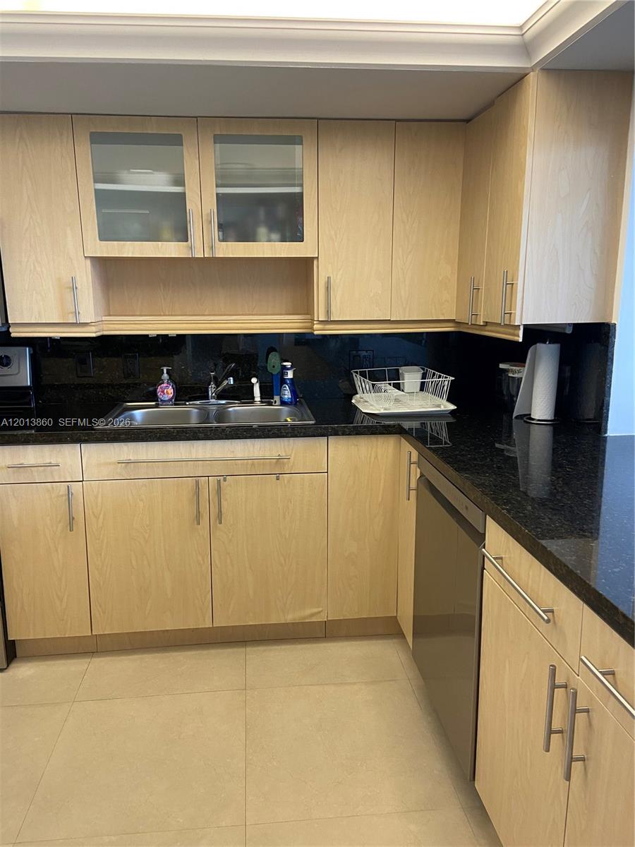 HAMPTON BEACH CLUB CONDO - Residential Lease