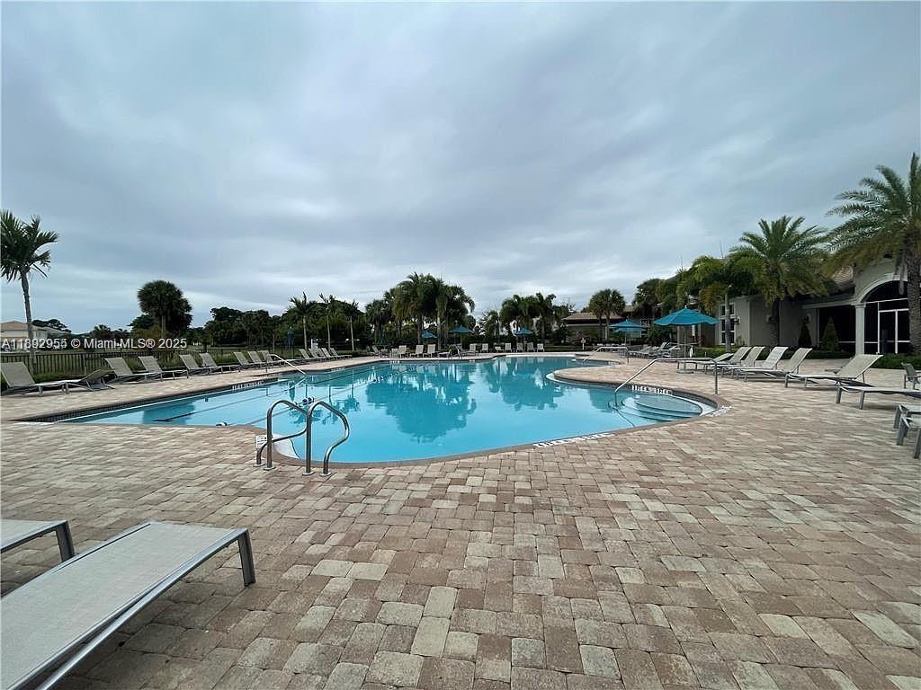 HILLCREST NO 21 CONDO - Residential