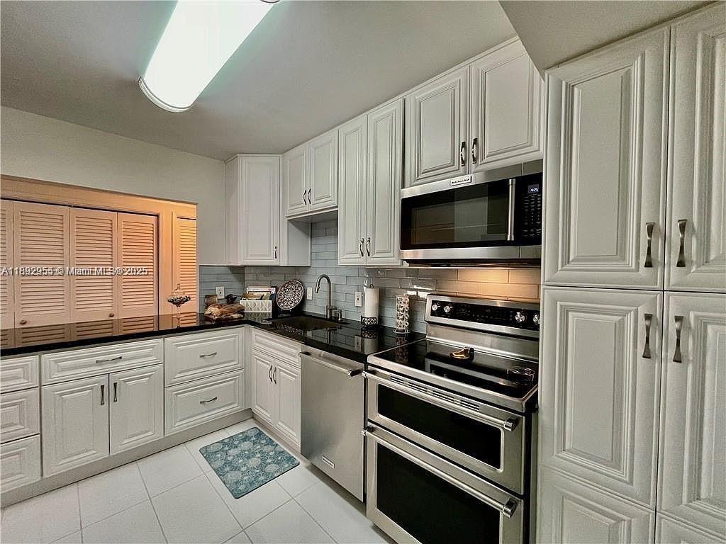 HILLCREST NO 21 CONDO - Residential