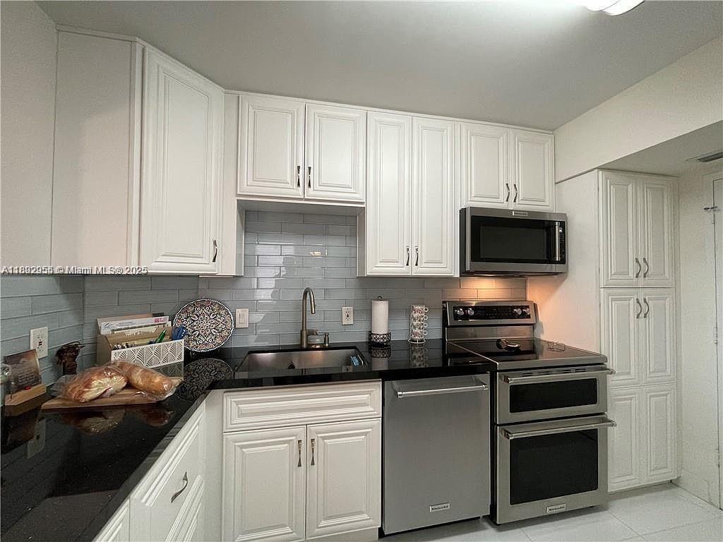 HILLCREST NO 21 CONDO - Residential