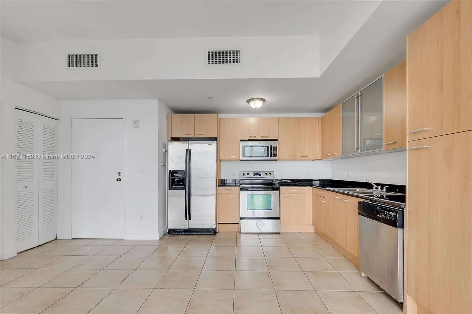 Miami, Florida 33136, United States, 1 Bedroom Bedrooms, ,1 BathroomBathrooms,Residential,Pending,52728