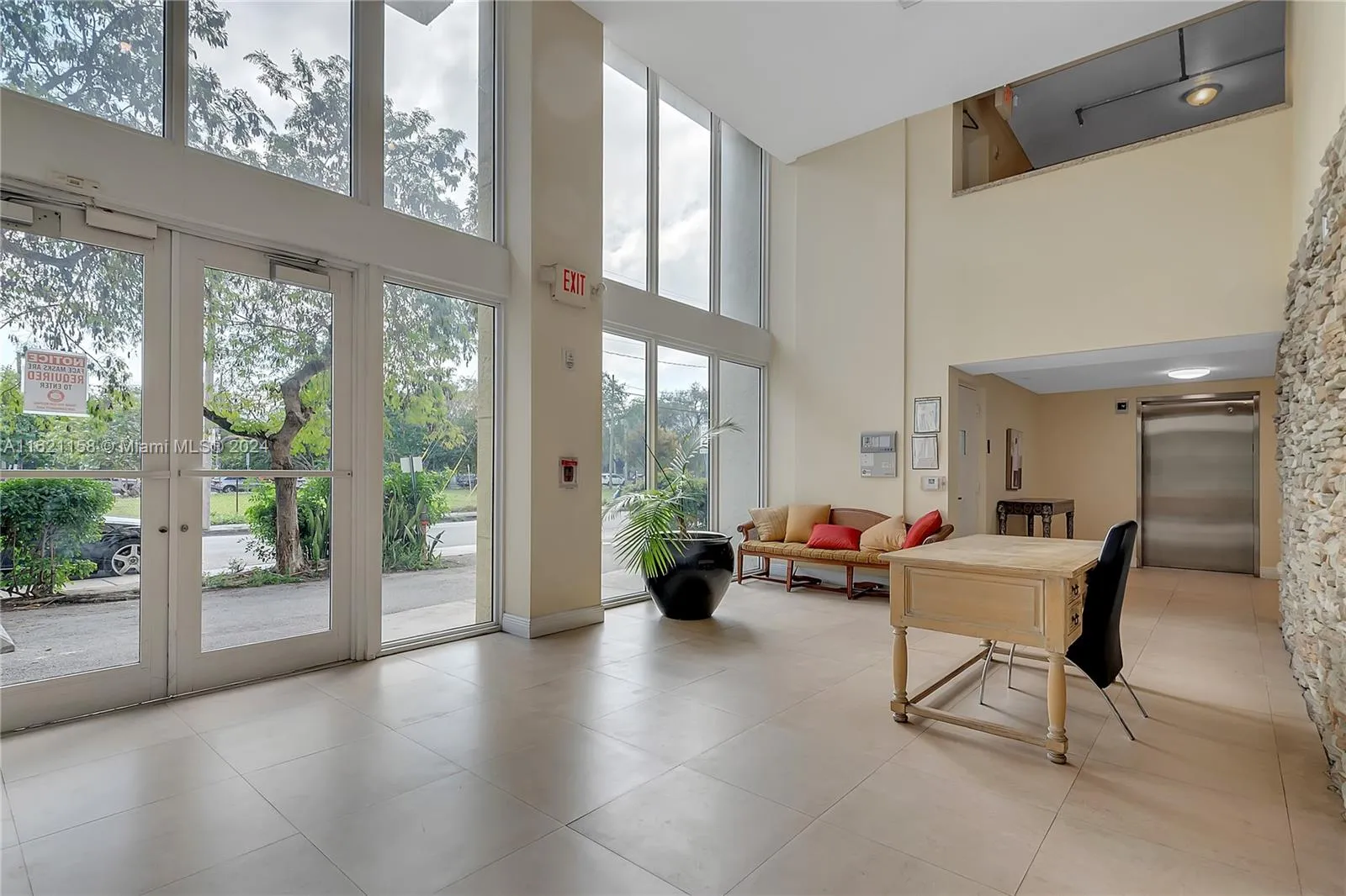 Miami, Florida 33136, United States, 1 Bedroom Bedrooms, ,1 BathroomBathrooms,Residential,Pending,52728