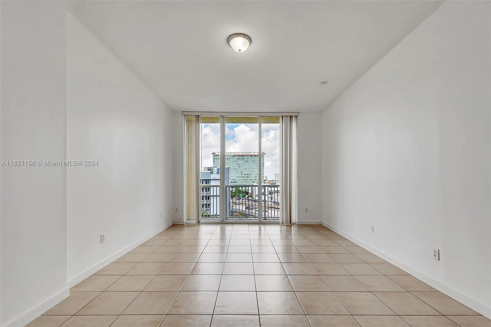 Miami, Florida 33136, United States, 1 Bedroom Bedrooms, ,1 BathroomBathrooms,Residential,Pending,52728