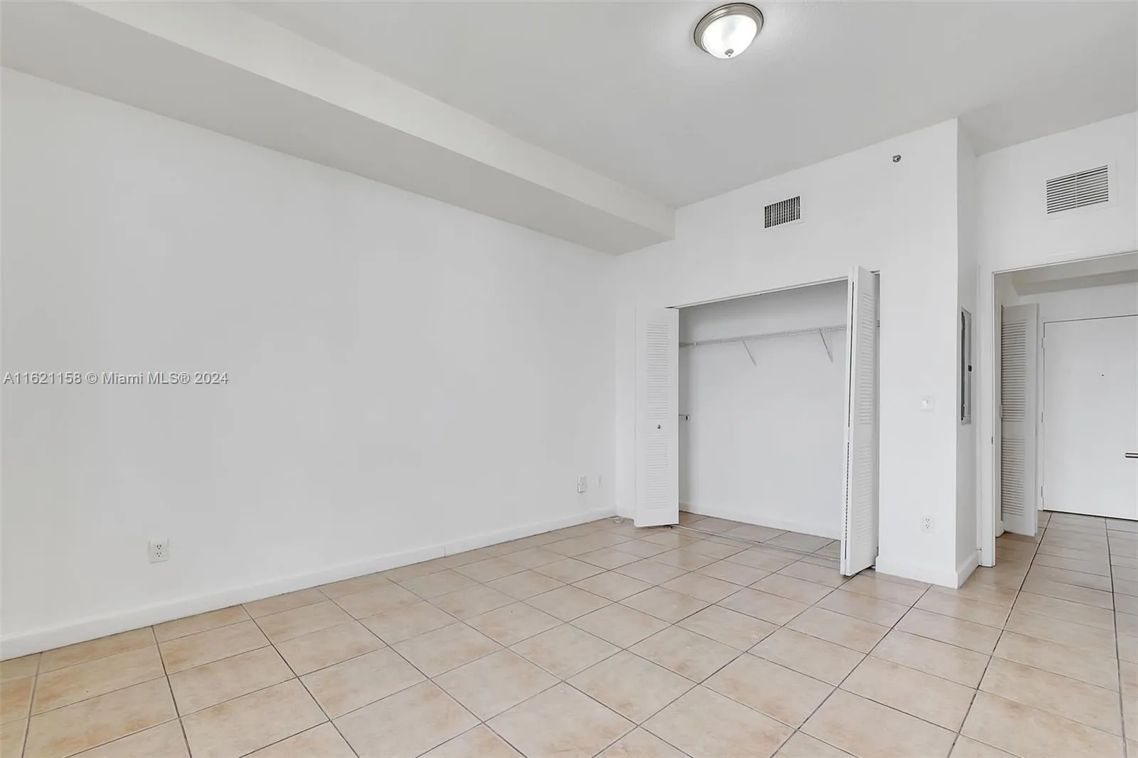 Miami, Florida 33136, United States, 1 Bedroom Bedrooms, ,1 BathroomBathrooms,Residential,Pending,52728