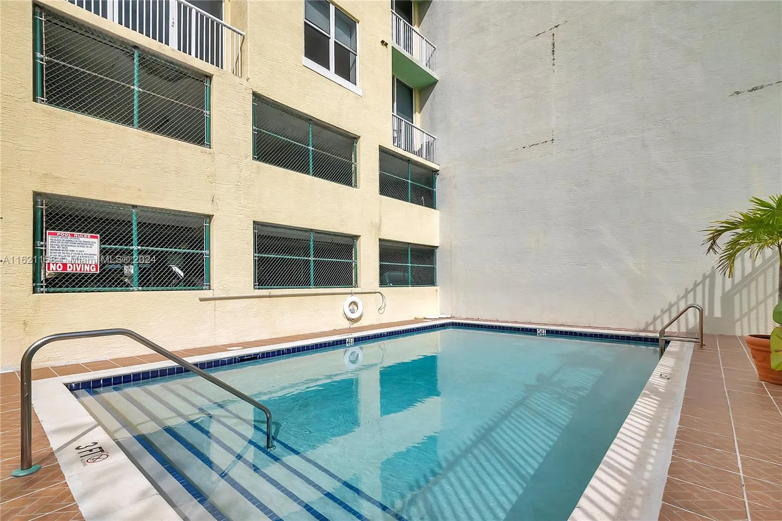 Miami, Florida 33136, United States, 1 Bedroom Bedrooms, ,1 BathroomBathrooms,Residential,Pending,52728