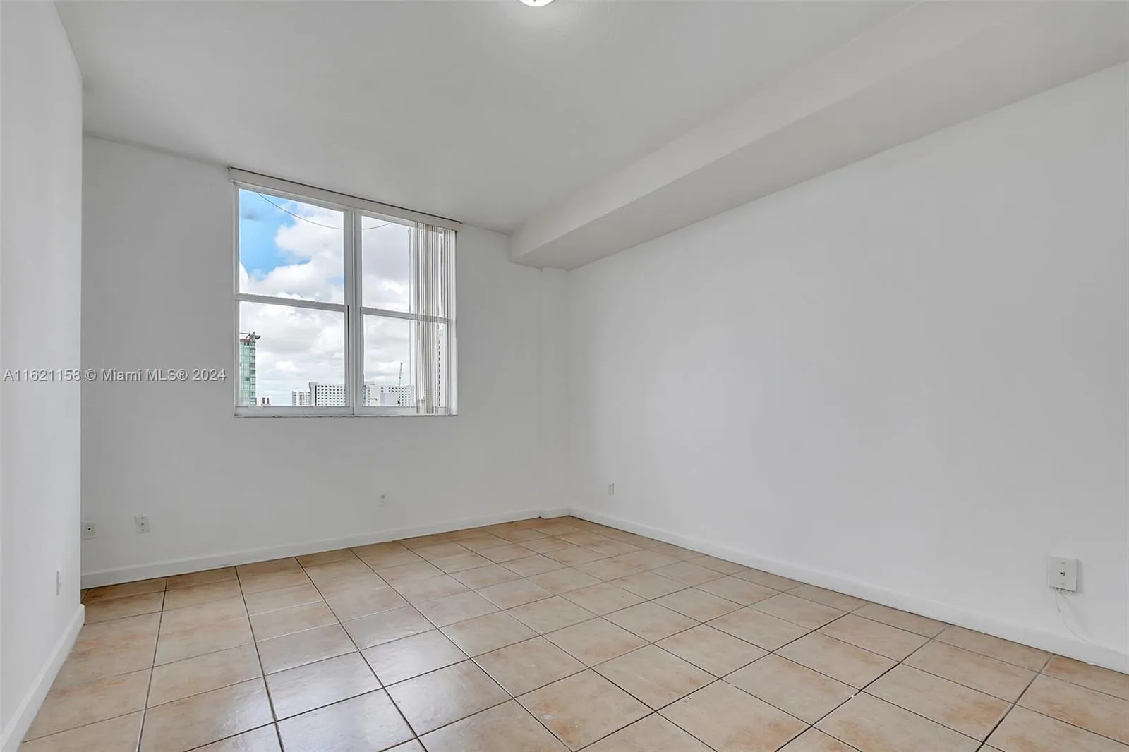 Miami, Florida 33136, United States, 1 Bedroom Bedrooms, ,1 BathroomBathrooms,Residential,Pending,52728