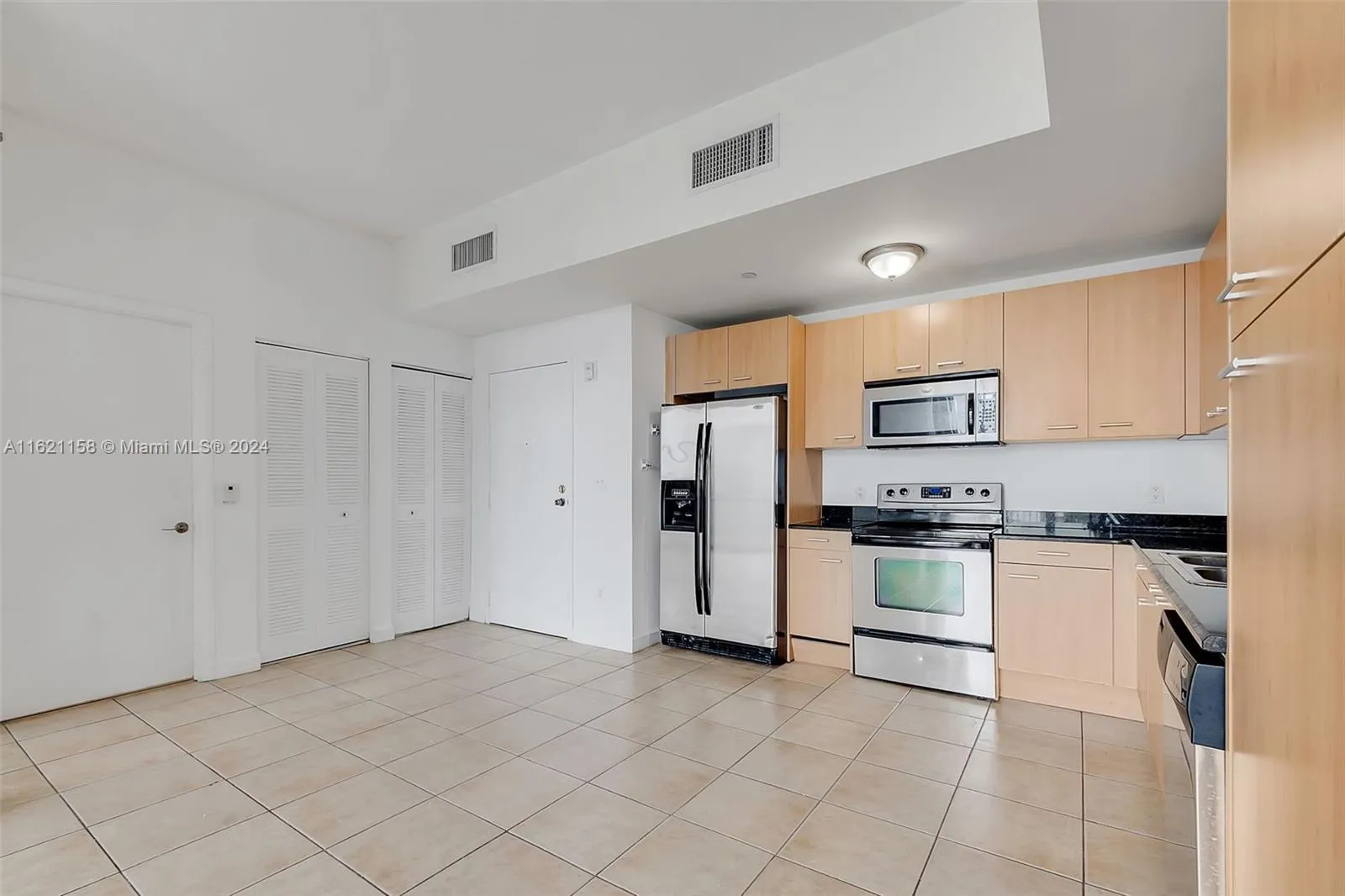 Miami, Florida 33136, United States, 1 Bedroom Bedrooms, ,1 BathroomBathrooms,Residential,Pending,52728