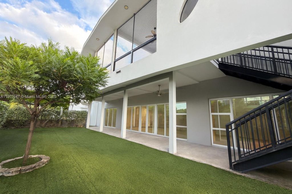 Photo of 18651 NE 24th Pl, Miami, FL 33180 (MLS # A11902947)