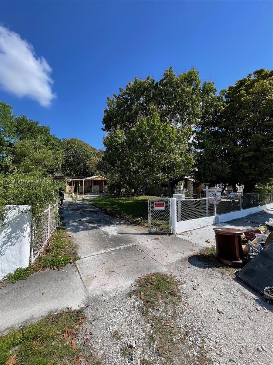 HIGH SCHOOL PK TRACK - Land