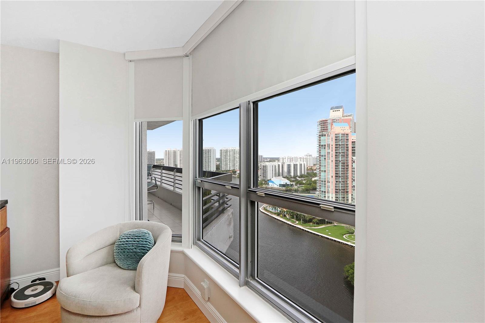 MYSTIC POINTE TOWER 500 C - Residential