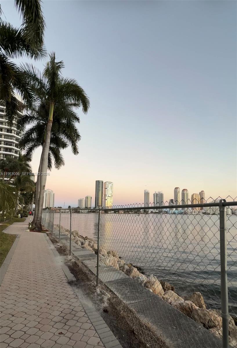 MYSTIC POINTE TOWER 500 C - Residential