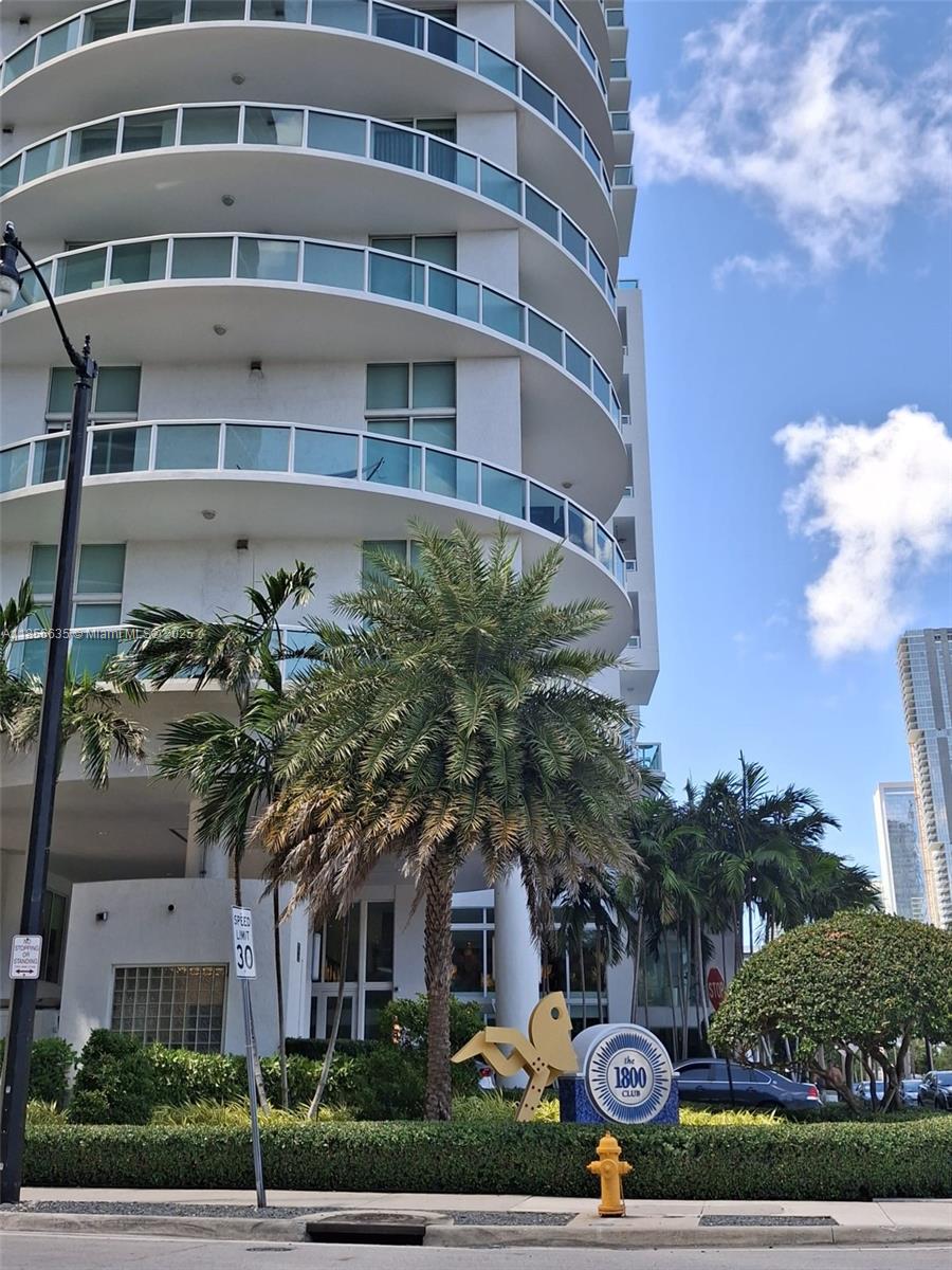 1800 N Bayshore Dr 3908