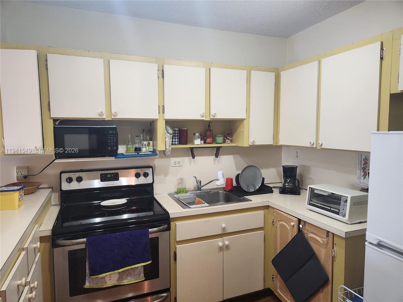 WESTCHESTER LUXURY CONDO - Residential Lease