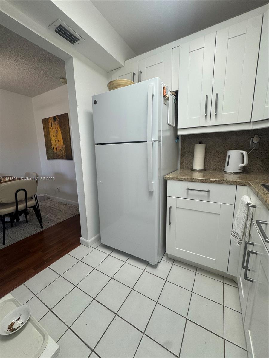 This is a WOW unit! 1 bedroom 1 bathroom condo WITH MANY UPDATES. Such as Air condition, Water header, Stove, Refrigerator and much more. located in Sunrise Lakes Phase 3 screened porch with walking distance to community pool! Housing for Older Persons (HOPA) with plenty of onsite activities! Centrally located between Pine Island Road and Nob Hill Road! Unit can be sold furnished or unfurnished! Community laundry on same floor!