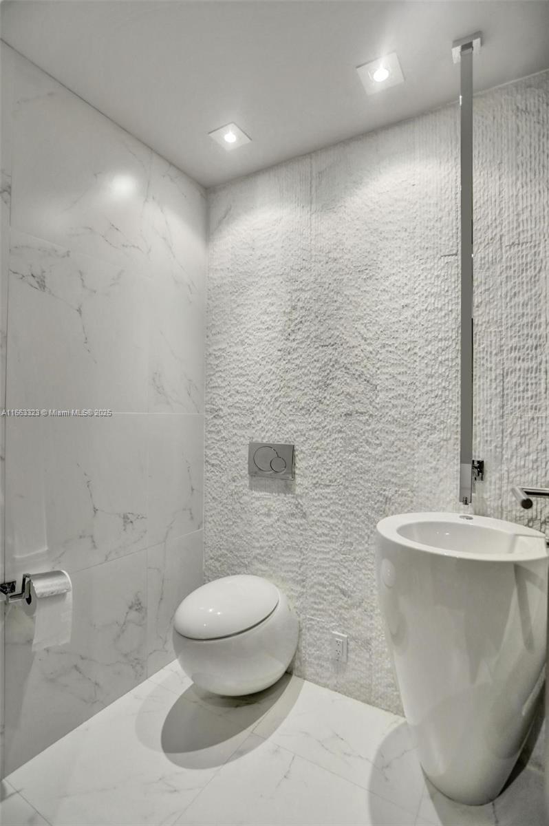 ATLANTIC I AT THE POINT C - Residential