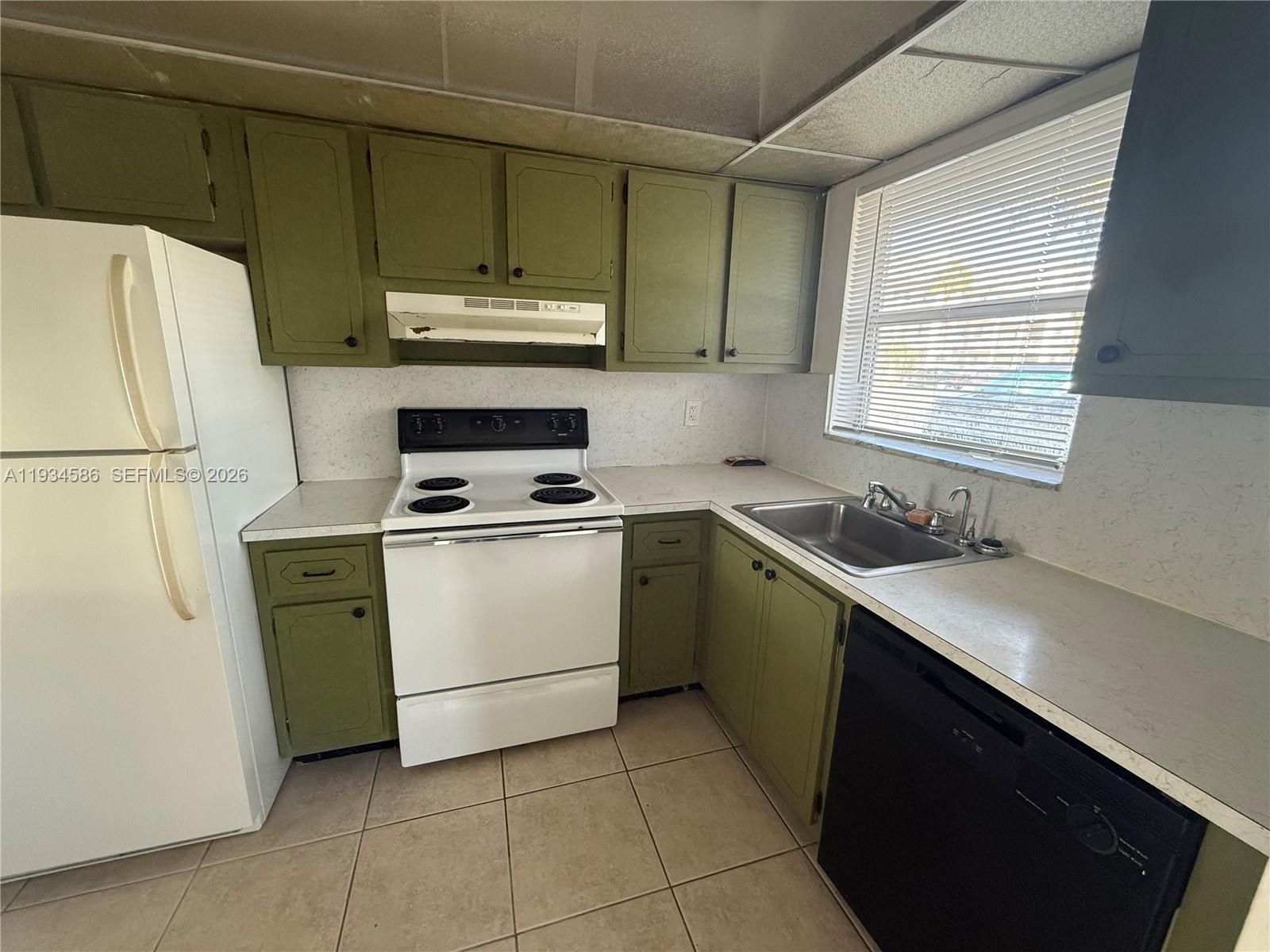 SUNRISE LAKES 36 CONDO - Residential