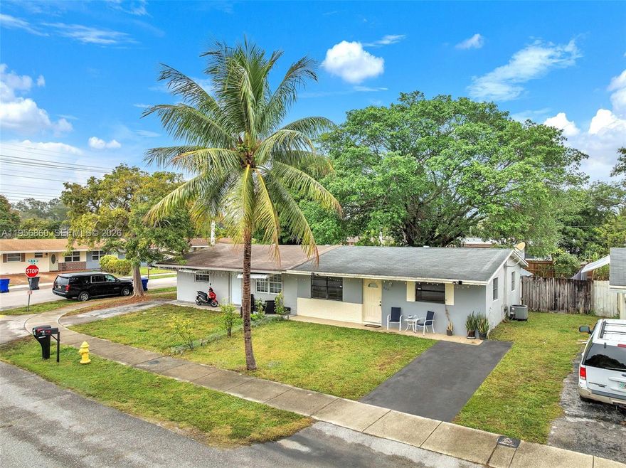 Stunning 2-bed, 1-bath home with a large, fully fenced backyard, perfect for privacy and pets! Located near top shopping, schools, dining, and major highways with no HOA fees. This charming, move-in-ready Florida home is a rare find that won't last—send your best offer today!