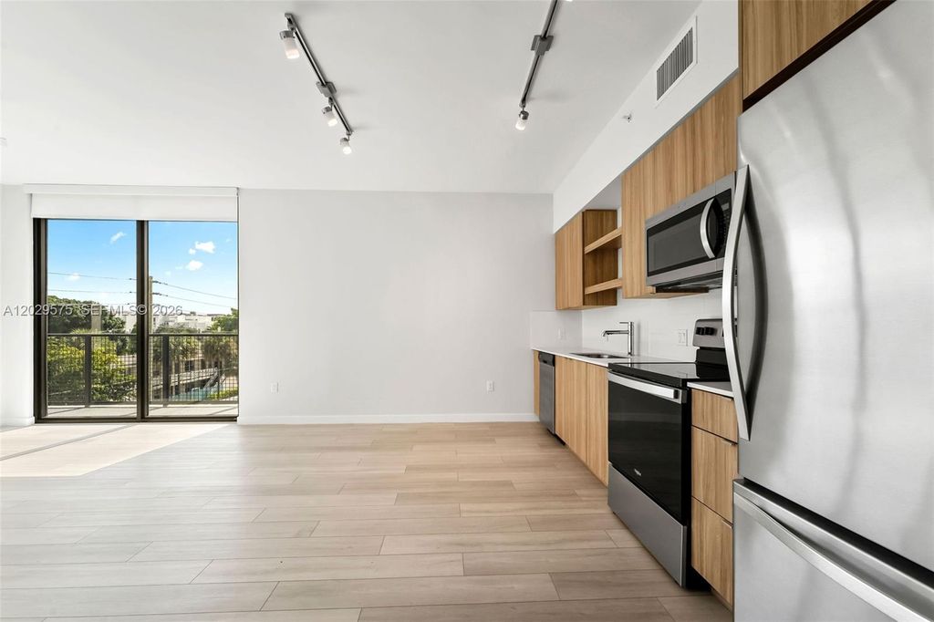 Photo of 555 NE 8th St #0606, Fort Lauderdale, FL 33304 (MLS # A12029575)